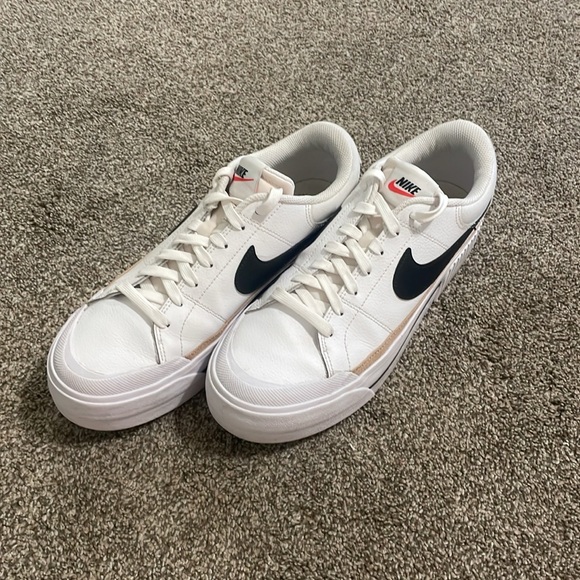 Women’s size 9 1/2 Nike platform blazers - Picture 3 of 4